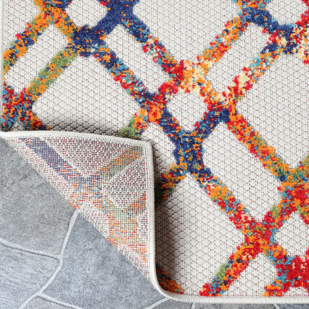 Superior Modern Diamond Geometric Lattice Polypropylene Indoor/Outdoor Area Rug 4 Superior Modern Diamond Geometric Lattice Polypropylene Indoor/Outdoor Area Rug - Image 4